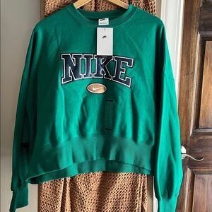 Nike sweatshirt size medium. Tags removed and worn.